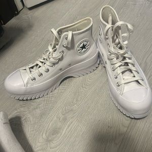 Mint converse worn maybe twice basically brand new!